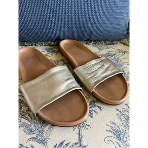 Women's Beek Gold Tan Metallic Slide Sandals 9